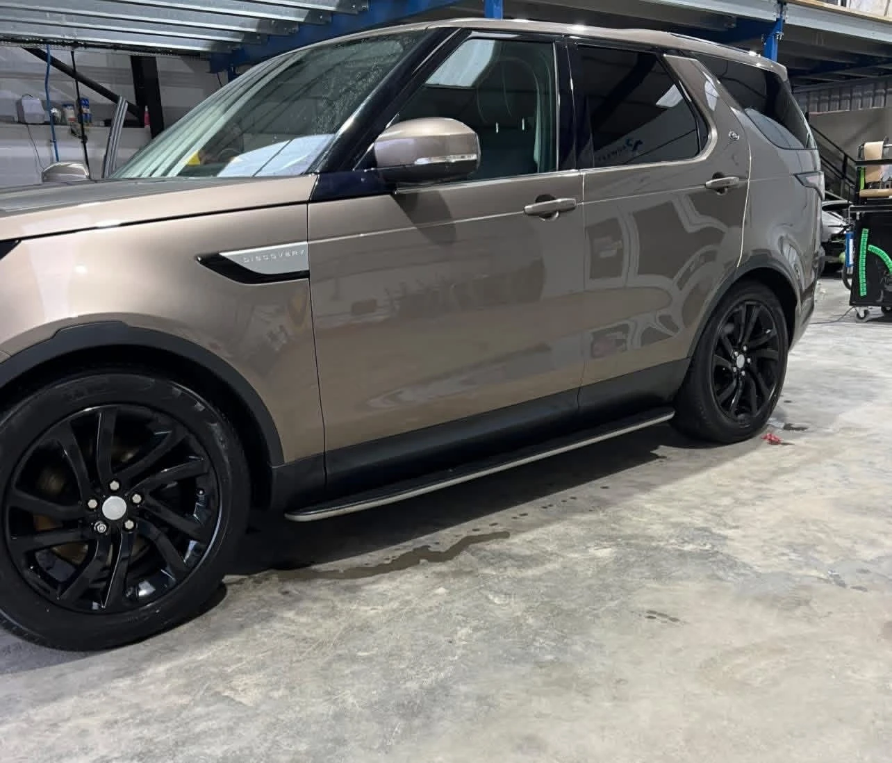 Land Rover Discovery completed replacement door and colour-matched paintwork, side view at JB Bodyworks