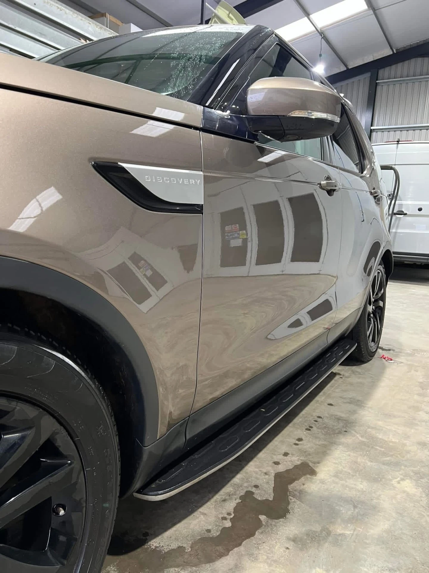 Land Rover Discovery completed door paintwork and reassembly, close-up along the side